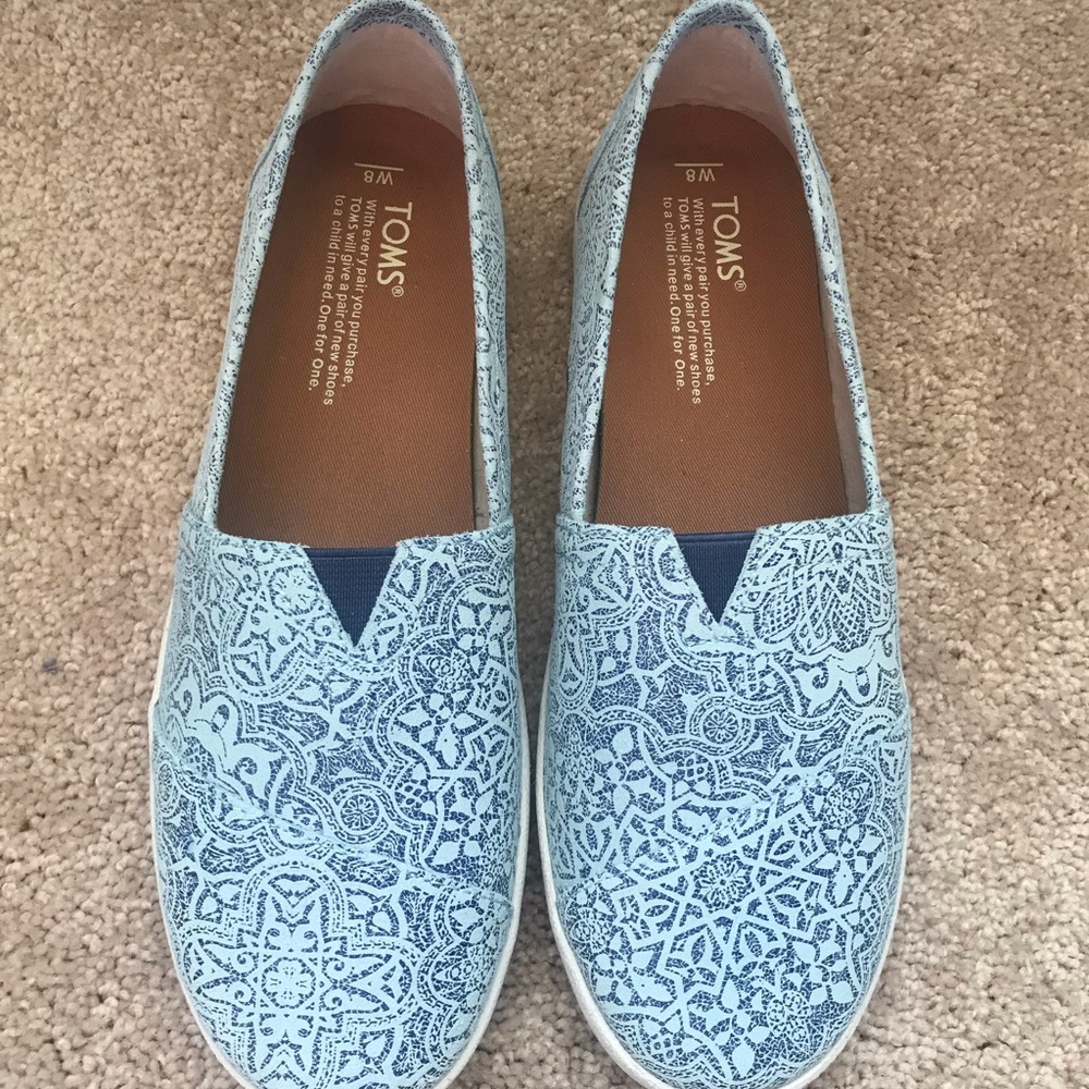 Never worn TOMS